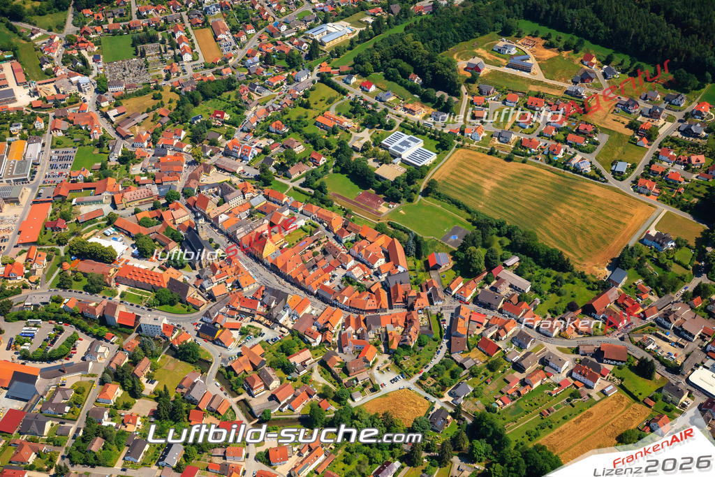 Die Luftaufnahme der Stadt Weismain wurde vom UL-Flugzeug heraus erstellt ( keine Drohne )- hohe Auflösung für beste Qualität