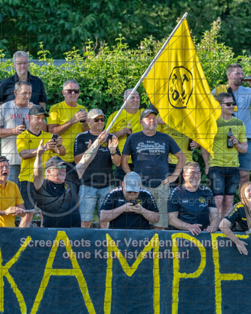 20250620_194726_0376-Bearbeitet | #,TV Eybach (rot) vs. TSV Ottenbach (gelb), Fussball, Relegationsfinale in Kreisliga A3 - Bezirk Neckar/Fils, Saison 2024/2025, Eichenbachstadion, Haldenstraße, 73054 Eislingen, 20.06.2025 - 18:30 Uhr,Foto: PhotoPeet-Sportfotografie/Peter Harich