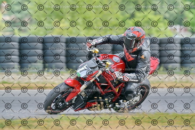 25bt05-1591 | markuskiefer.com - Realisiert mit Pictrs.com
