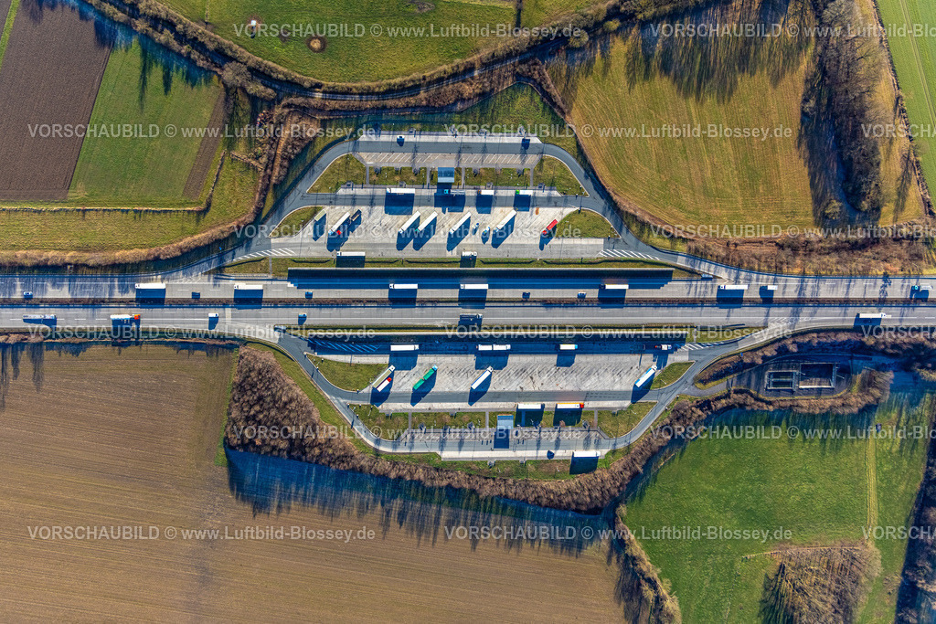 Soest260103581-2 | Luftbild, Rastplatz Ostönner Grund und Röllingser Graben an der Autobahn A44, LKW Parkplatz Straßenverkehr, Müllingsen, Soest, Südwestfalen, Nordrhein-Westfalen, Deutschland