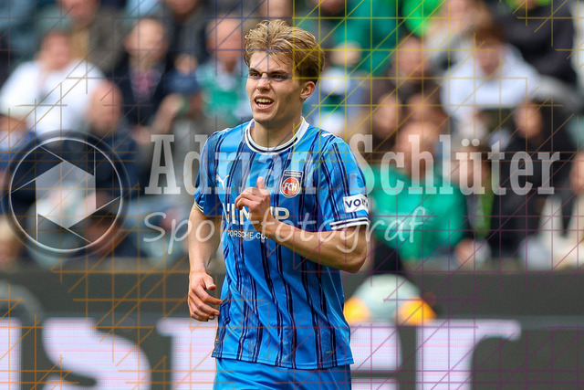 04.04.2026, GER, Fussball, Herren, 1. BL, Saison 2025/2026, Borussia Mönchengladbach - 1. FC Heidenheim | Hennes Behrens (Heidenheim) schaut 