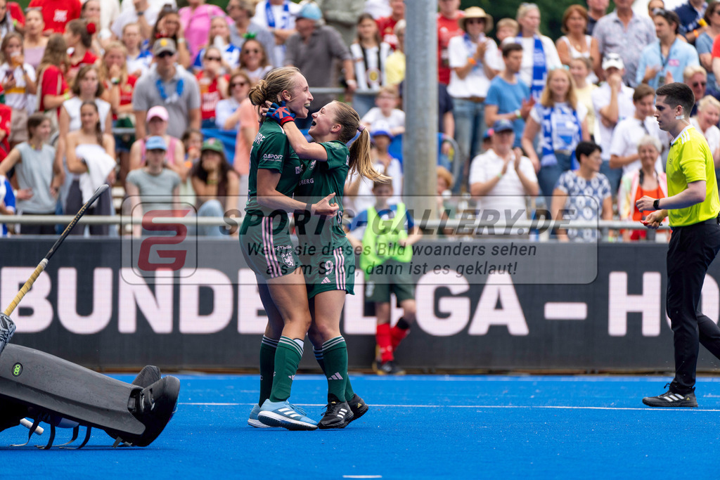 Final4_20250531-1426-HK107772 | Krefeld, Deutschland, 31.05.2025:  Feldhockey Final4 2025 – „Deutsche Feldhockey-Meisterschaften 2025“ im Gerd-Wellen-Hockeyanlage am 31.05.2025 in Krefeld, Deutschland. (Foto von Kramhöller/Fehrmann/Kaste)Krefeld, Germany, 31.05.2025: Feldhockey Final4 2025 – „Deutsche Feldhockey-Meisterschaften 2025“ in Gerd-Wellen-Hockeyanlage at 31.05.2025 in Krefeld, Deutschland. (Foto from Kramhöller/Fehrmann/Kaste)
