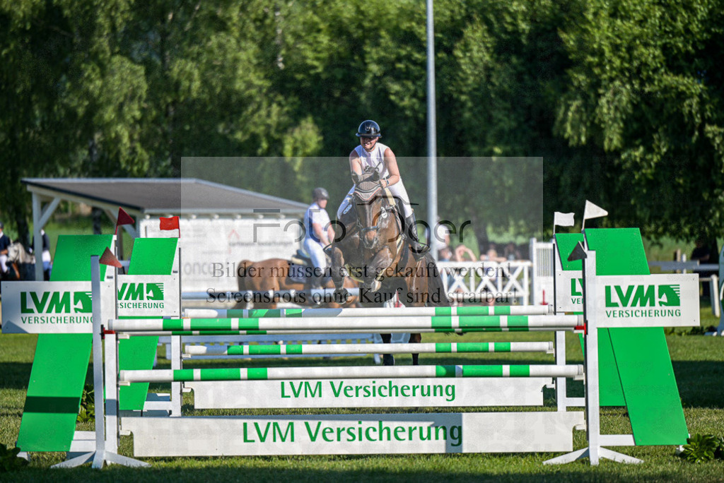 Reitturnier Voxtrup | Entdecke hochwertige Reitturnierfotos von Foto Oger. Professionell, emotional und authentisch – jetzt Lieblingsmomente im Shop bestellen.Deutschlandweite Turnierfotografie. - Realisiert mit Pictrs.com