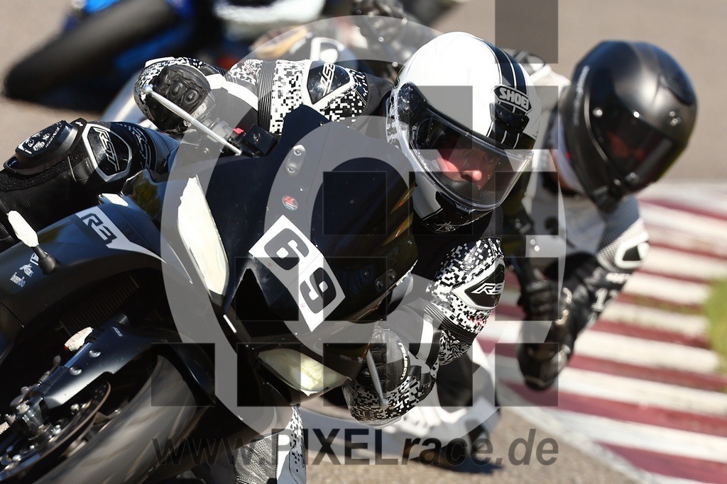 0069-20260423_00829 | Schöne Erinnerungen an spannende Momente - das festzuhalten ist unser Job. PIXELrace.de ist seit 2003 auf den Rennstrecken Europas unterwegs um die Action draußen beim Fahren und die wunderbare Stimmung imm Fahrerlager für euch einzufangen.