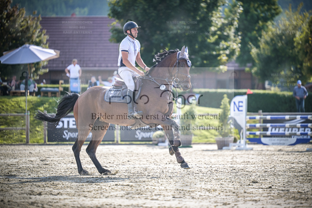 DOS_0029 | Entdecke hochwertige Reitturnierfotos von Foto Oger. Professionell, emotional und authentisch – jetzt Lieblingsmomente im Shop bestellen. - Realisiert mit Pictrs.com