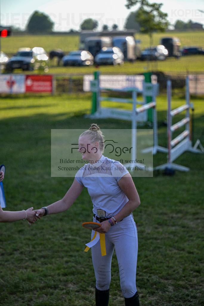 Reitturnier Voxtrup | Entdecke hochwertige Reitturnierfotos von Foto Oger. Professionell, emotional und authentisch – jetzt Lieblingsmomente im Shop bestellen.Deutschlandweite Turnierfotografie. - Realisiert mit Pictrs.com