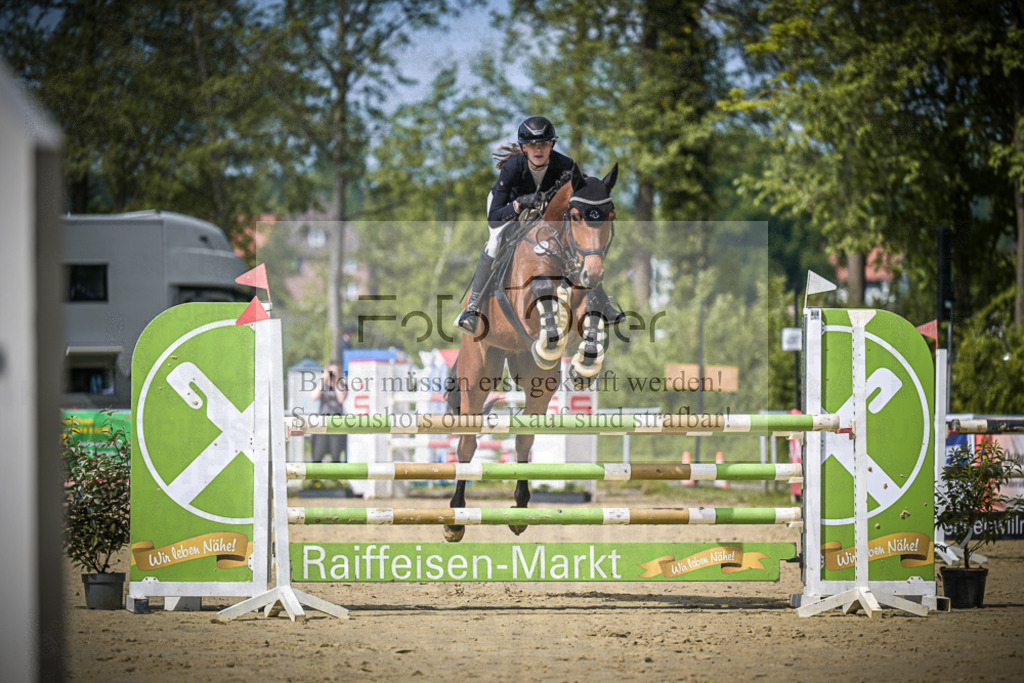 DOS_8048 | Entdecke hochwertige Reitturnierfotos von Foto Oger. Professionell, emotional und authentisch – jetzt Lieblingsmomente im Shop bestellen.Deutschlandweite Turnierfotografie. - Realisiert mit Pictrs.com