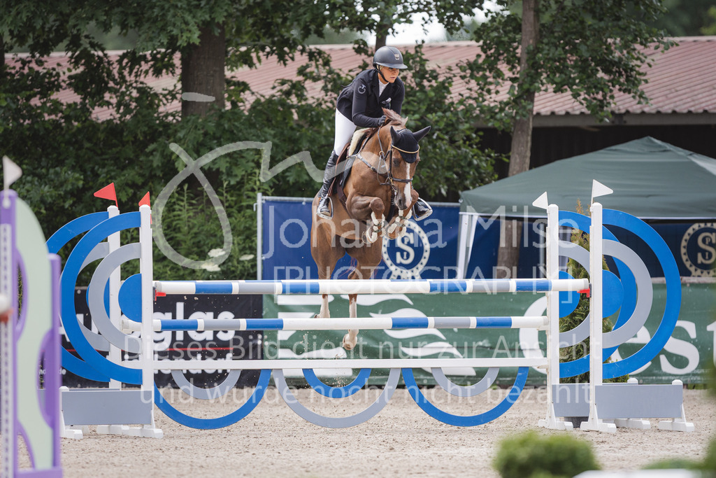 220614_Mühlen_SprPfM-605 | Late Entry Mühlen
Springprüfung Kl.M* 6-8j. Pferde gl. Einlaufprüfung für 6j. Pferde
14.06.2022