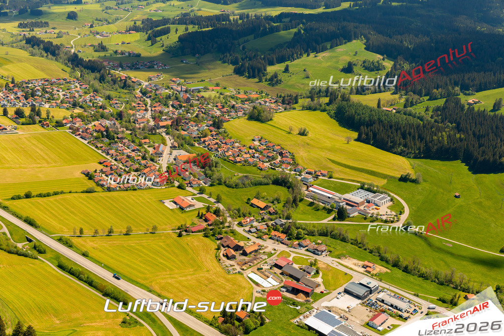 Das Luftbild zeigt :  Weitnau - Die Luftaufnahme wurde 2024 vom UL-Flugzeug aus erstellt ( keine Drohne ) - Hochauflösende Luftaufnahme - Für grossformatige Ausdrucke geeignet. Die Geschenkidee !Mit Lizenz und Bildrechte bestellbar