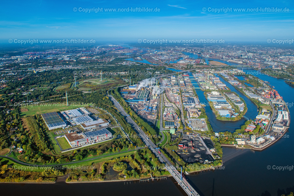 Hamburg_Peute_Aurubis_Kupfer_Hütte_ELS_4531091022 | HAMBURG 09.10.2022 Industrie- und Gewerbegebiet an der Peutestraße - Hovestraße - Müggenburger Hauptdeich entlang des Flussverlaufs der Norderelbe im Ortsteil Veddel in Hamburg, Deutschland. // Industrial and commercial area on Peutestrasse - Hovestrasse - Mueggenburger Hauptdeich in the district Veddel in Hamburg, Germany. Foto: Martin Elsen