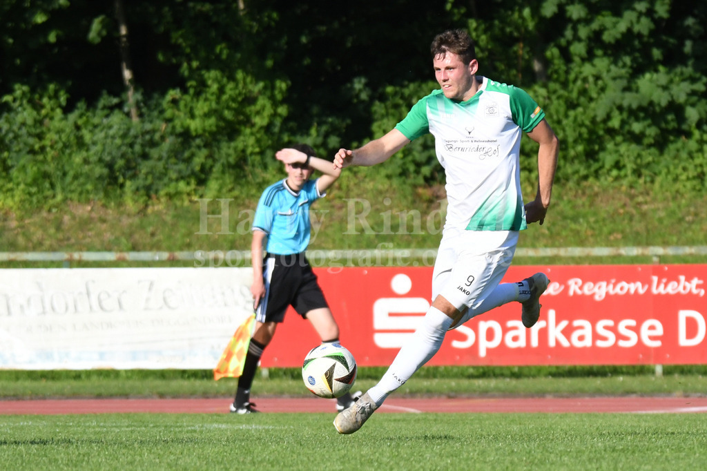 SpVgg GW Deggendorf : TSV Oberschneiding | Testspiel 20.06.2026Maximilian Semmler (SpVgg GW Deggendorf #9) - Realisiert mit Pictrs.com