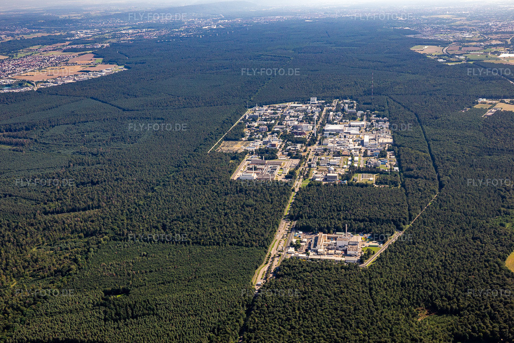 Luftbild: KIT-Campus Nord aus Norden im Ortsteil Leopoldshafen in Eggenstein-Leopoldshafen im Bundesland Baden-Württemberg in Deutschland. Foto: IMG_128064.jpg vom 12.08.2021 durch Werner Riehm/FLY-FOTO.de