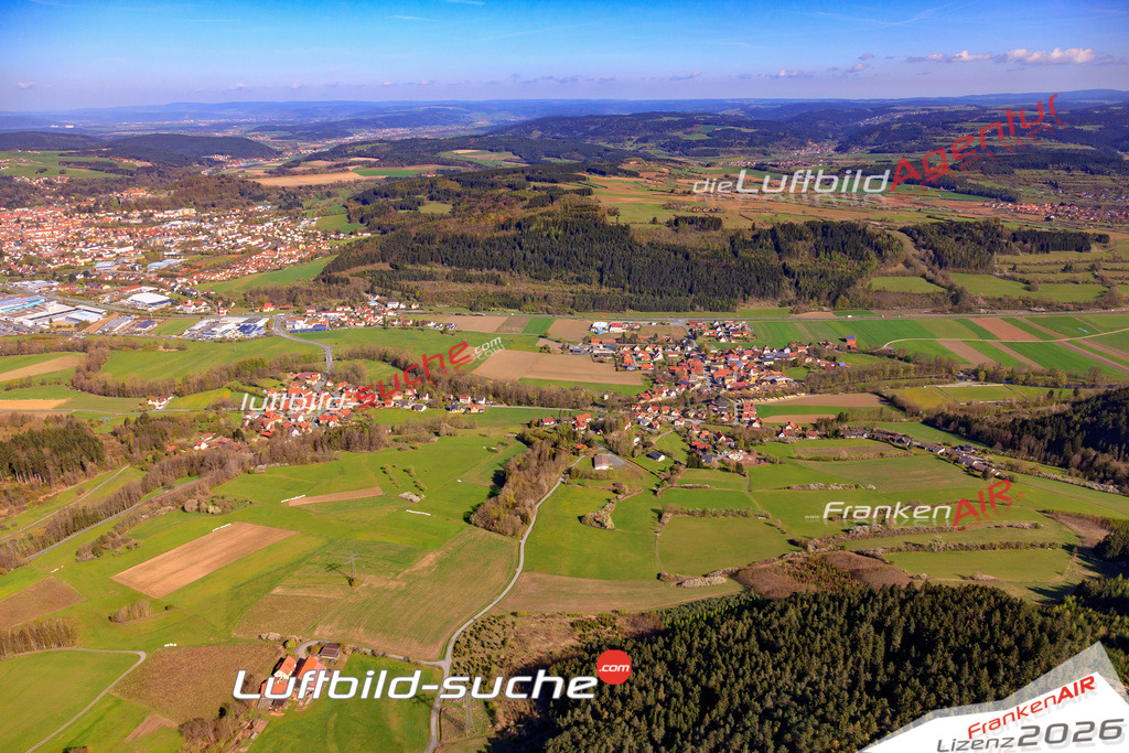 Die Luftaufnahme Hoefles - Kronach wurde 2017 mittels Flugzeug (keine Drohne) erstellt. Perfekte Schärfe und Druck- Auflösung- Garantiert!