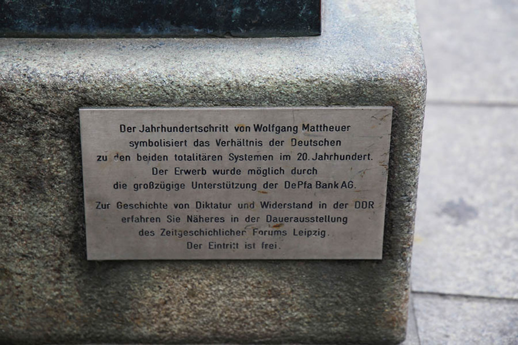 Foto: Leipzig - Der Jahrhundertschritt | Das Team hinter BILDLEXIKON LEIPZIG bündelt historische wie aktuelle Informationen über die Stadt Leipzig in Text und Bild auf einer Plattform und stellt diese der interessierten Öffentlichkeit zur Verfügung.