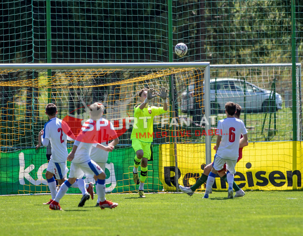 Portugal  U15 -Czech Republic U15 | STEPAN BERAN (Czech Republic #2) ONDREJ PENXA (Czech Republic #14) TOBIAS KELLER (Czech Republic #1) MAREK NASKOS (Czech Republic #6) RUI SILVA (Portugal #3) ; Portugal  U15 -Czech Republic U15 am 29.04.2022 in Arnoldstein
(Sportplatz), AUSTRIA, (Photo by Ernst Krawagner sport-fan.at) - Realisiert mit Pictrs.com