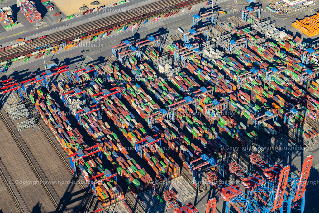 Hamburg_Burchardkai_Hhla_ELS_5602040923 | HAMBURG 07.09.2023 HHLA Logistics Container Terminal Burchardkai am Hamburger Hafen in Hamburg. // HHLA Logistics Container Terminal Burchardkai in the Port of Hamburg harbor in Hamburg in Germany. Foto: Martin Elsen