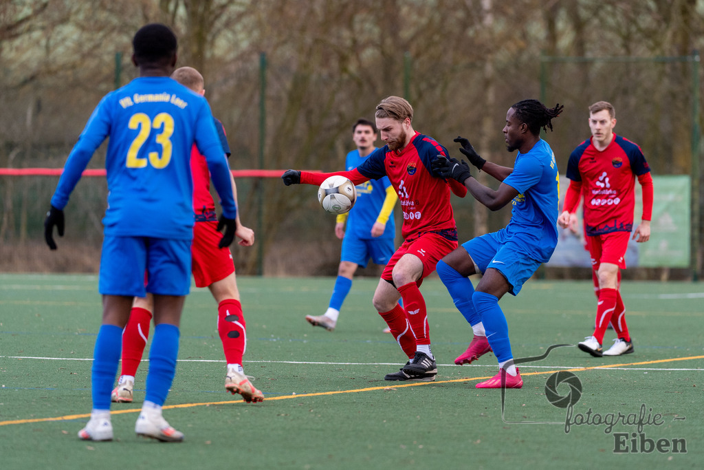 GVO Oldenburg-VFL Germania Leer | Herren Bezirks-Testspiel; GVO Oldenburg (rot)-VFL Germania Leer (blau) am 02.03.2025 in Oldenburger (Sportpark Osternburg); Photo: Philip Eiben 2025 - Realisiert mit Pictrs.com