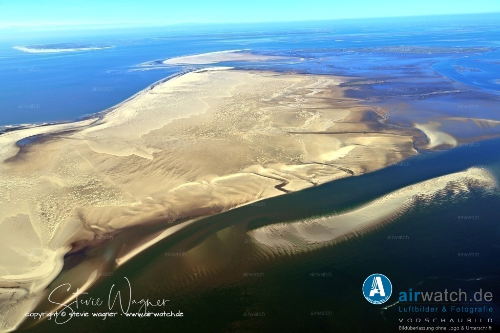 Luftbilder Sandbänke Norderoogsand, Japsand, Süderoogsand | Früher war Süderoogsand für Seefahrer berüchtigt, da dort viele Schiffe im Sturm strandeten. Ein bekanntes historisches Ereignis war das Stranden der spanischen Bark Ulpiano im Jahr 1870. 
