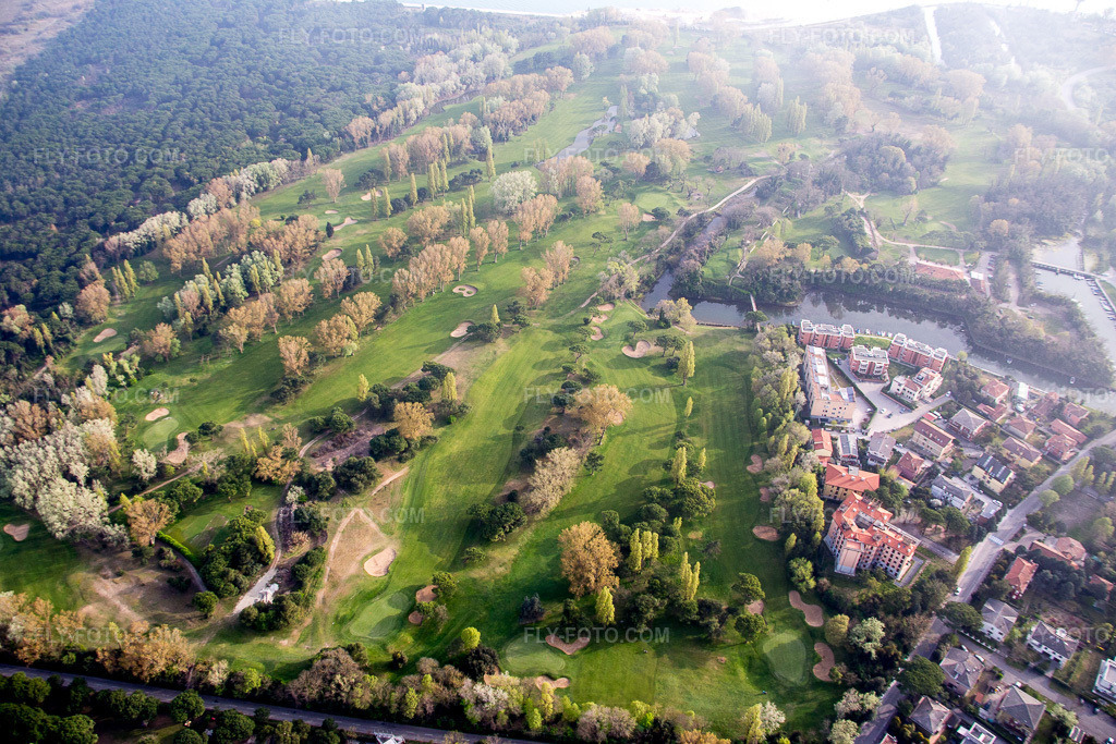 Aerial view: View of the town in Beroni in the state Veneto, Italy. – Photo: IMG_087534.jpg taken on 04/06/2016 by Werner Riehm/FLY-FOTO.com – Resolution of the original: 5472 x 3648 px