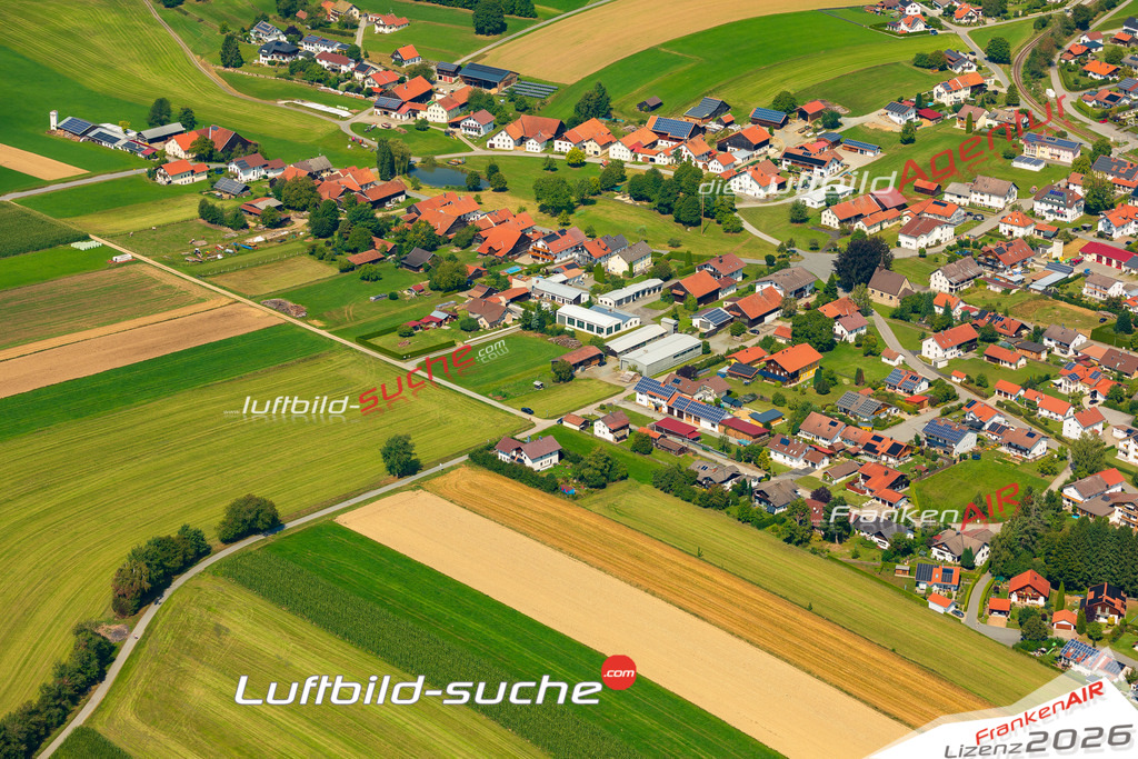 Luftaufnahme von Großarmschlag Grafenau Bild- Das Luftbild wurde 2025 vom UL-Flugzeug heraus erstellt ( keine Drohne ) - Hochauflösende Luftaufnahme -Nicht vergleichbar mit Google Maps oder Satelittenbilder- Die Geschenkidee !Mit Lizenz und Bildrechte bestellbar