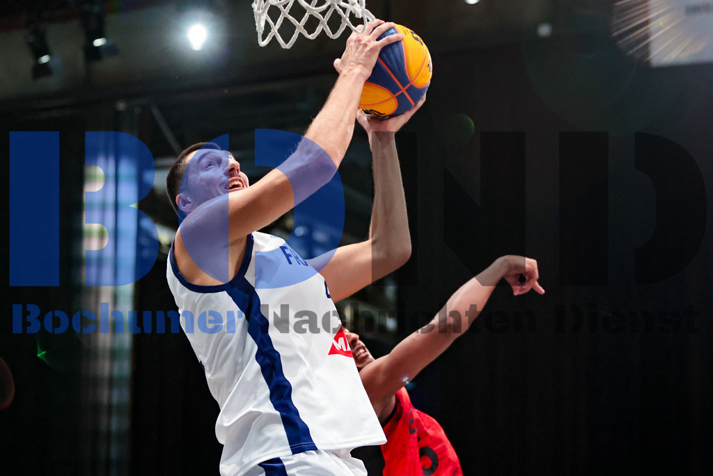 SES_TTG3X320250718-1844 | bond - Realisiert mit Pictrs.com