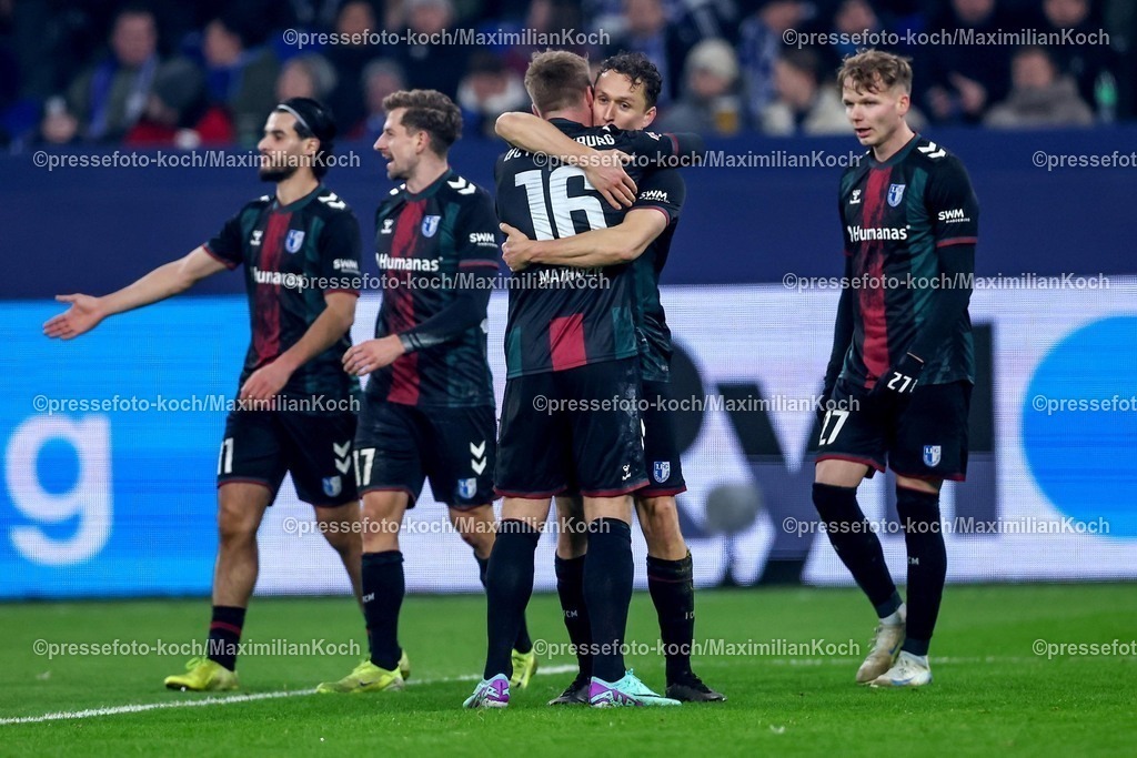 S0401022501075 | 01.02.2025, Fußball, FC Schalke 04 - 1. FC Magdeburg, 2.. Fußball Bundesliga, 20. Spieltag, Veltins-Arena Gelsenkirchen, Saison 2024 2025: Torjubel nach dem 5:1 durch Martijn Kaars (1.FC Magdeburg #9)DFB regulations prohibit any use of photographs as image sequences and or quasi-video.