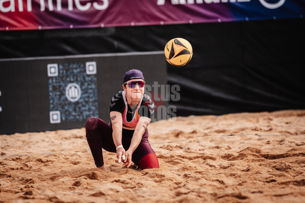 Beachvolleyball | Frauen | Allianz German Beach Tour 2025 | Tourstop München | 11.07.2025 | Melanie Gernert bei der Annahme