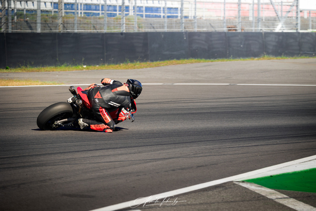 Ducati Trackday Hockenheimring 2026 | Entdecken Sie die faszinierende Welt von Alexander Tschuncky Arts: Kreative Fotografie, atemberaubende Automobilkunst und hochwertiger Bilderdruck. Lassen Sie sich inspirieren! - Realisiert mit Pictrs.com