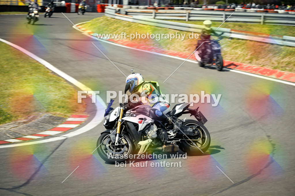 OBK_Mai_Martina_Markus-10810 | Hier findet Ihr Bilder von Touristenfahrten auf der Nürburgring Nordschleife oder von anderen Veranstaltungen die ich besucht habe. Viel Spass beim Durch Schauen 