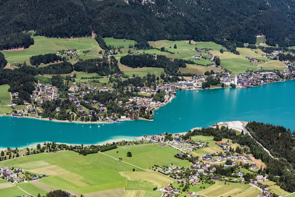 dr__0010196.jpg | SANKT WOLFGANG IM SALZKAMMERGUT 05.07.2017 Dorfkern an den See- Uferbereichen des Wolfgangsees in Sankt Wolfgang im Salzkammergut in Oberösterreich, Österreich. // Village on the lake bank areas of Wolfgangsees in Sankt Wolfgang im Salzkammergut in Oberoesterreich, Austria. Foto: Daniel Reiter