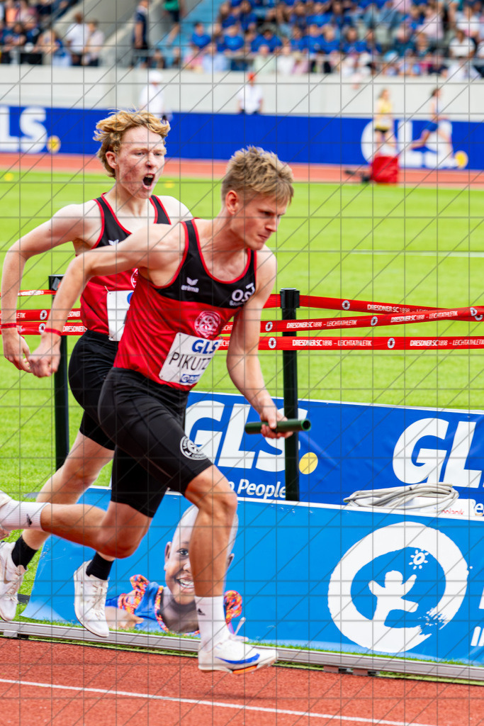 DIE FINALS 2025 | Dt. Leichtathletik Meisterschaft | 4x400m U20 | Zeitendläufe 4x400m der U20 Jugend, LG Osnabrück //  02.08.25: DIE FINALS 2025 | Dt. Leichtathletik Meisterschaft | 4x400m U20 / Dresden / Deutschland  //   CREDIT:www.bullenfotos.de, Martin König, Hörner Weg 40, D-49078 Osnabrück, +4917663732967 // Nutzung und Weitergabe nur zu den vereinbarten Zwecken. Presseanfragen an Ersteller. Alle Rechte beim Ersteller. Honorierung nach MFM. - Realisiert mit Pictrs.com