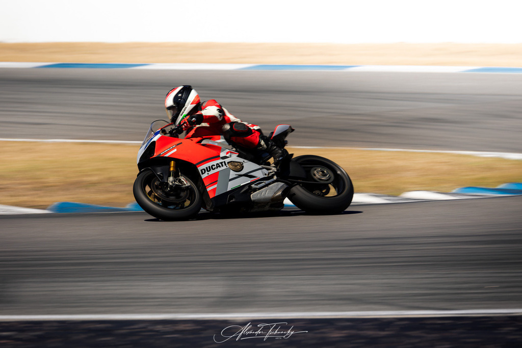 Ducati Trackday Hockenheimring 2026 | Entdecken Sie die faszinierende Welt von Alexander Tschuncky Arts: Kreative Fotografie, atemberaubende Automobilkunst und hochwertiger Bilderdruck. Lassen Sie sich inspirieren! - Realisiert mit Pictrs.com
