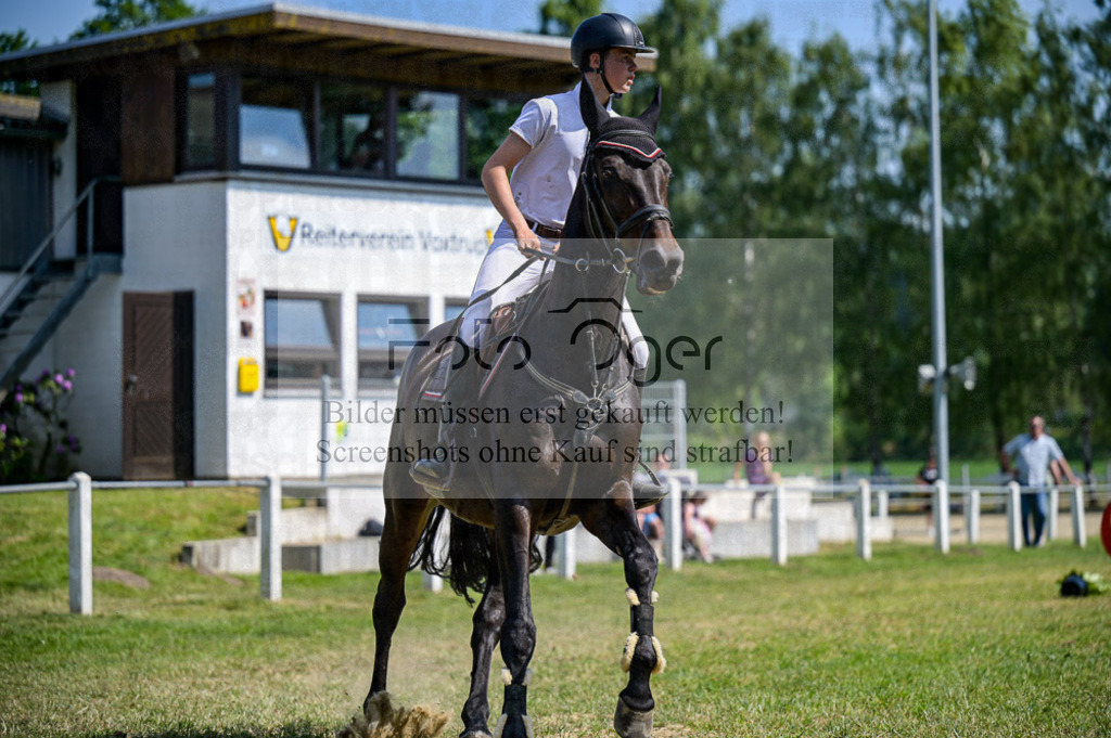 20230611-_DOS4251-2 | Entdecke hochwertige Reitturnierfotos von Foto Oger. Professionell, emotional und authentisch – jetzt Lieblingsmomente im Shop bestellen.Deutschlandweite Turnierfotografie. - Realisiert mit Pictrs.com