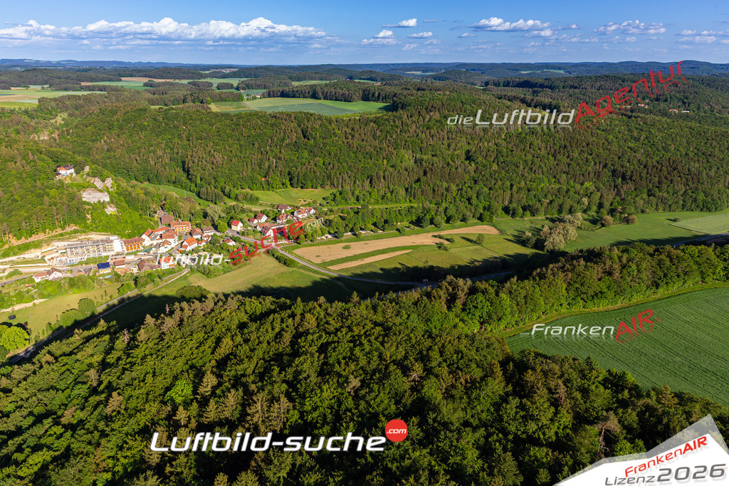 Die Luftbildaufnahme Veilbronn - Heiligenstadt wurde 2020 mittels Flugzeug (keine Drohne) erstellt. Perfekte Schärfe und Druck- Ergebnisse- Garantiert!