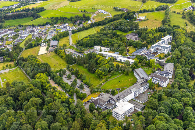 BadBerleburg240710152 | Luftbild, Anlage der Odebornklinik, Rothaarklinik, umgeben von Wald, Neubau Wohngebiet Am Sengelsberg, Bad Berleburg, Wittgensteiner Land, Nordrhein-Westfalen, Deutschland