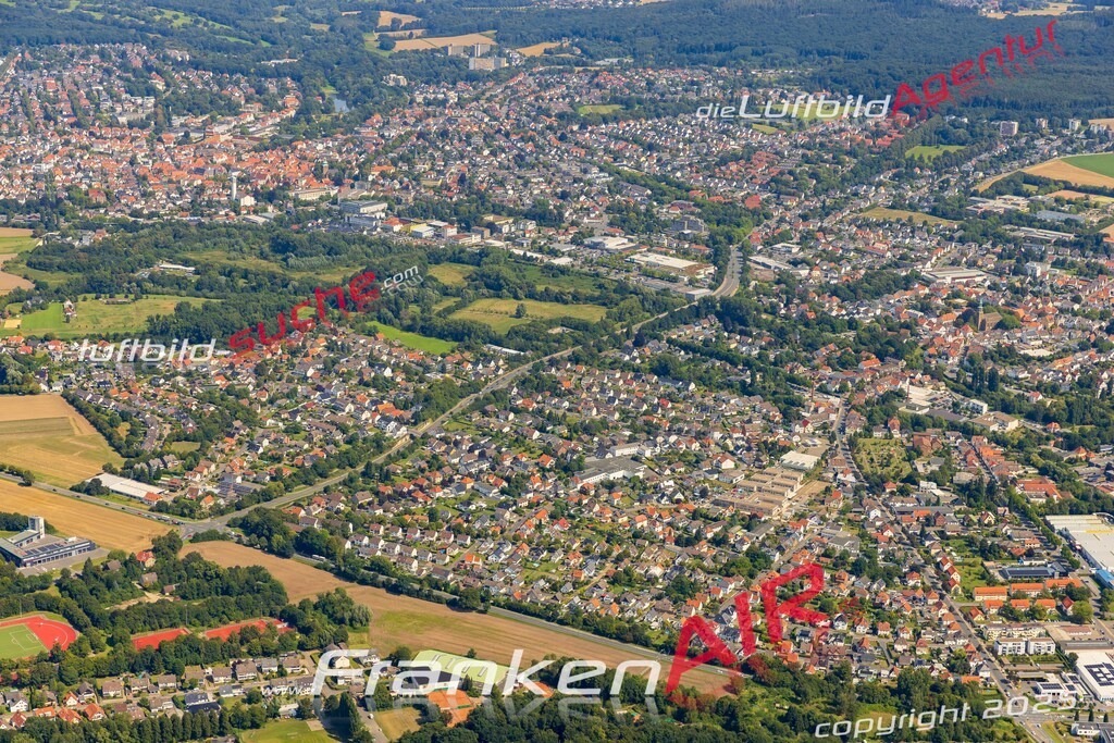 Klassische Luftaufnahme ohne Drohne zeigt:Aspe bei Bad Salzuflen - Die Luftbildaufnahme wurde 2025 vom UL-Flugzeug heraus erstellt ( keine Drohnenaufnahme ) - Hochauflösende Luftaufnahme -Nicht vergleichbar mit Google Maps oder Satelittenbilder- Die Geschenkidee !Mit Lizenz und Bildrechte bestellbar