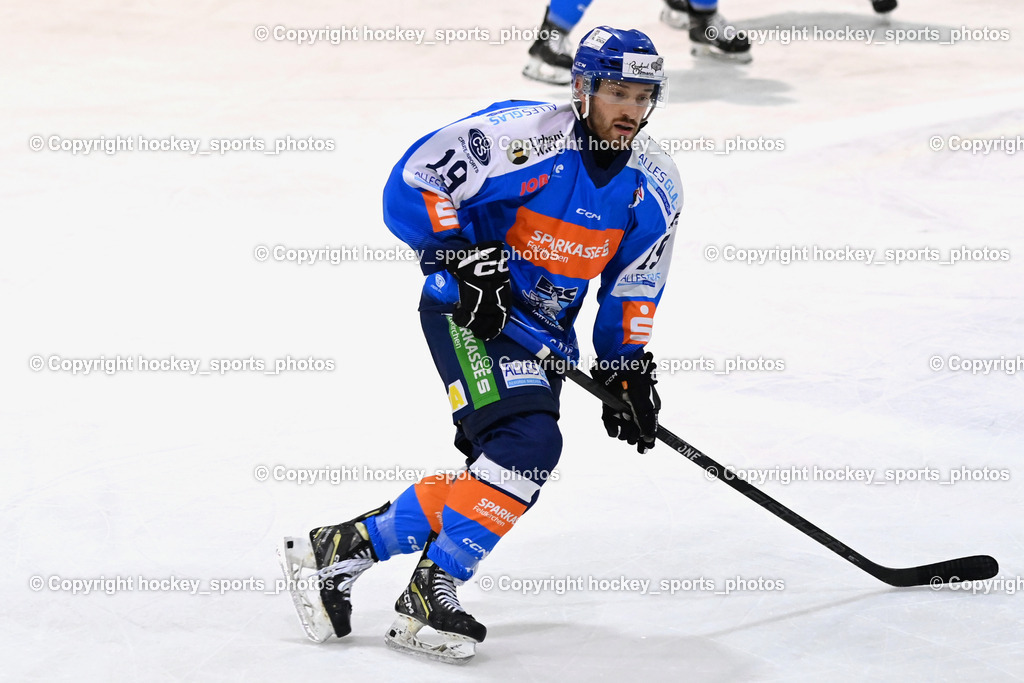 ESC Sparkasse Steindorf vs. LE Kings | #19 Friedrich Lukas ESC Steindorf, ESC Sparkasse Steindorf vs. LE Kings, ESC Sparkasse Steindorf vs. LE Kings am 01.11.2025 in Steindorf (Ossiachersee Halle), Austria, (Photo by Bernd Stefan)
