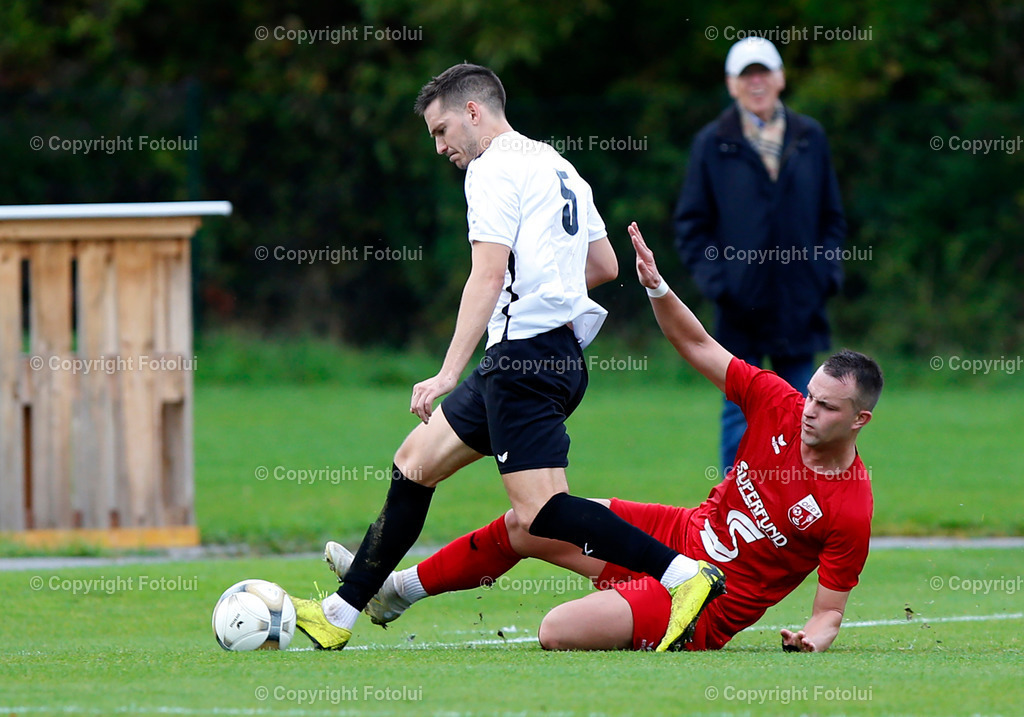 A_LUI_221022_25 | SPORT,FUSSBALL,LT1 OOE LIGA ASKOE OEDT-ATSV STADL-PAURA 22.10-2022 IM BILD: NENAD VIDACKOVIC  OEDT) UND ALEKSANDR LUZIN  (STADL-PAURA) FOTO:FOTOLUI