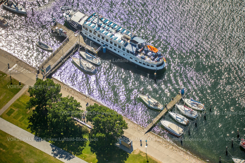 Luebeck15070325Travemuende | Mole Travemünde mit Segelbooten und Ausflugsboot, Travemünde,  Lübeck, Lübecker Bucht, Hansestadt, Schleswig-Holstein, Deutschland