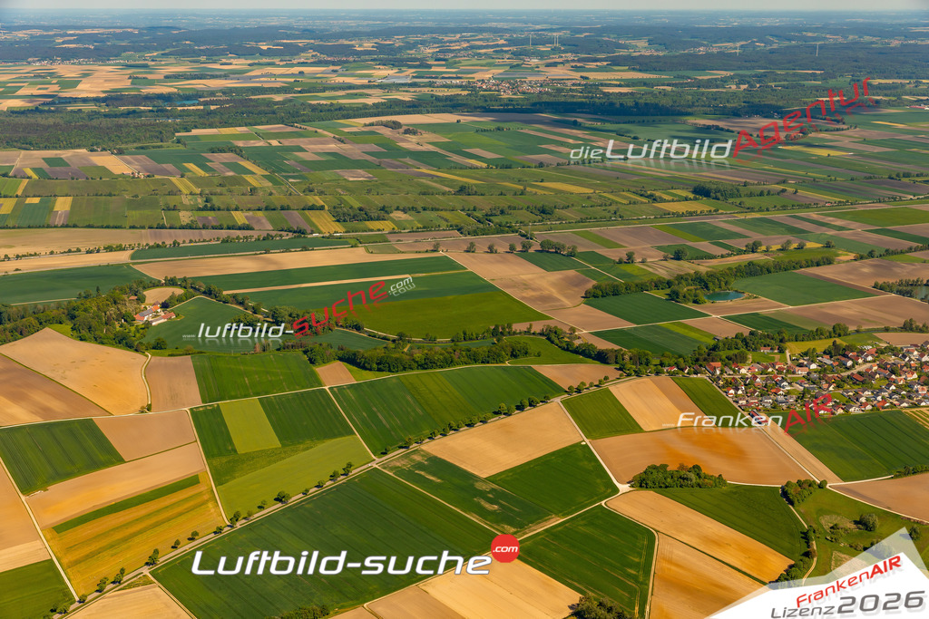 Das Luftbild zeigt :  Mertingen - Die Luftaufnahme wurde 2024 vom UL-Flugzeug aus erstellt ( keine Drohne ) - Hochauflösende Luftaufnahme - Für grossformatige Ausdrucke geeignet. Die Geschenkidee !Mit Lizenz und Bildrechte bestellbar