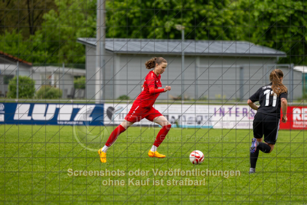 20250504_134137_0216 | #,1.FC Donzdorf (rot) vs. TSV Frommern (schwarz), Fussball, Frauen-Verbandsliga Württemberg, 18. Spieltag, Saison 2024/2025, Rasenplatz Lautertal Stadion, Süßener Straße 16, 73072 Donzdorf, 04.05.2025 - 13:00 Uhr,Foto: PhotoPeet-Sportfotografie/Peter Harich