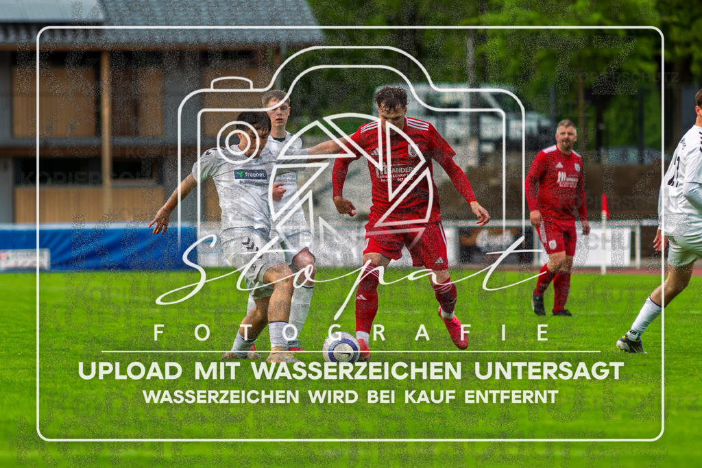 Bezirksliga Herren LG - TV Jahn Schneverdingen II vs. Buchholzer FC | Niklas Goelitzer (TV Jahn Schneverdingen II #10), Buchholzer FC; Bezirksliga Herren LG - TV Jahn Schneverdingen II vs. Buchholzer FC am 15.05.26 in Osterwald-Stadion, Schneverdingen - Realisiert mit Pictrs.com