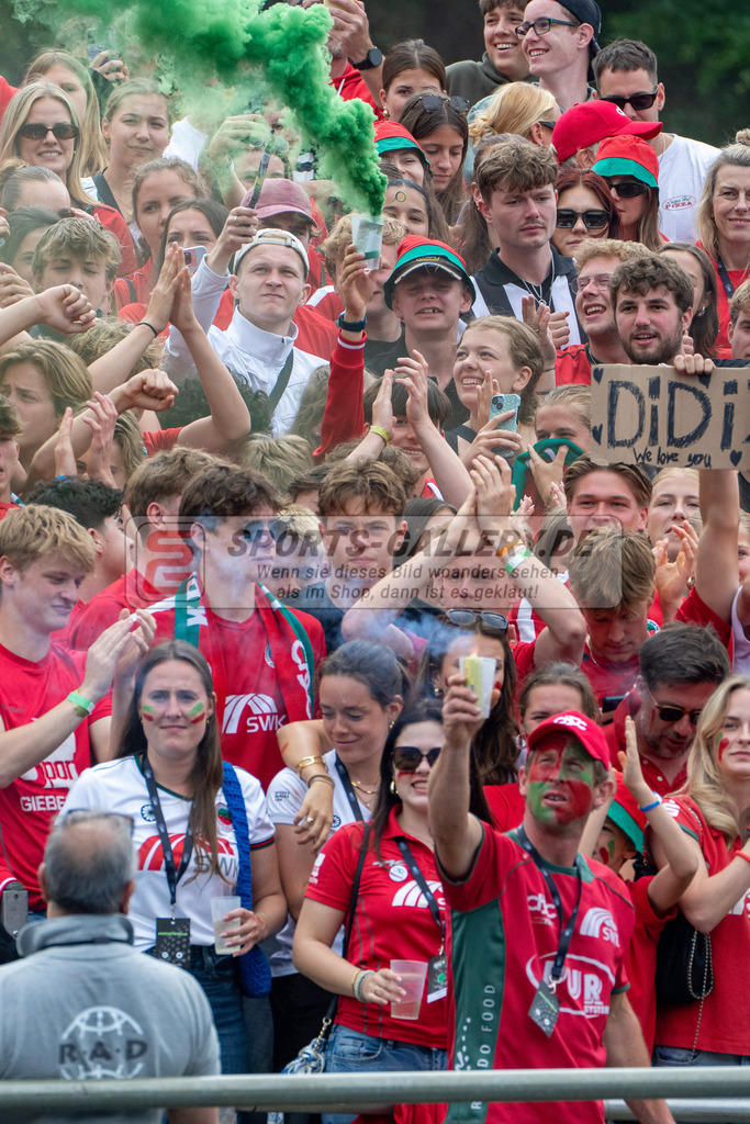 Final4_20250601-1332-HK108493 | Krefeld, Deutschland, 01.06.2025:  Feldhockey Final4 2025 – „Deutsche Feldhockey-Meisterschaften 2025“ Crefelder HTC - Rot-Weiss Köln (Finale Herren) im Gerd-Wellen-Hockeyanlage am 01.06.2025 in Krefeld, Deutschland. (Foto von Kramhöller/Fehrmann/Kaste)Krefeld, Germany, 01.06.2025: Feldhockey Final4 2025 – „Deutsche Feldhockey-Meisterschaften 2025“ Harvestehuder HTC - Düsseldorfer HC (Finale Damen) in Gerd-Wellen-Hockeyanlage at 01.06.2025 in Krefeld, Deutschland. (Foto from Kramhöller/Fehrmann/Kaste)