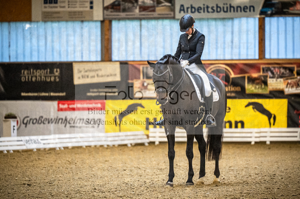 DOS_3683 | Entdecke hochwertige Reitturnierfotos von Foto Oger. Professionell, emotional und authentisch – jetzt Lieblingsmomente im Shop bestellen.Deutschlandweite Turnierfotografie. - Realisiert mit Pictrs.com