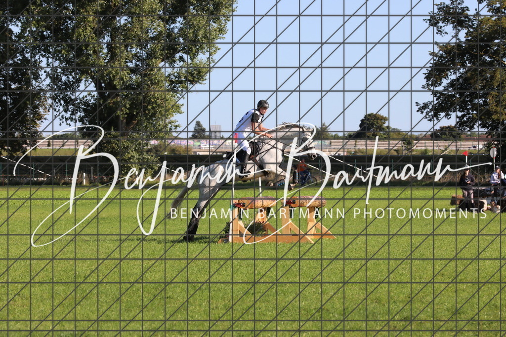 AZ2A1117 | Benjamin Bartmann Photomoments