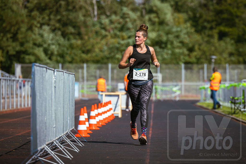 16. Hoywoj-CityLauf im Sportforum Hoyerswerda - 16.09.2023 | 10km-Volkslauf der Laausitzer Seenland Stiftung - Realisiert mit Pictrs.com