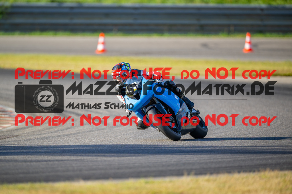 MaZZes-Fotomatrix-20260918-702894 | GELB