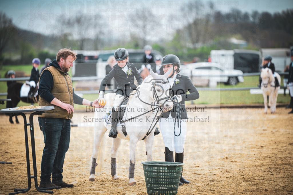 DOS_8525 | Entdecke hochwertige Reitturnierfotos von Foto Oger. Professionell, emotional und authentisch – jetzt Lieblingsmomente im Shop bestellen.Deutschlandweite Turnierfotografie. - Realisiert mit Pictrs.com