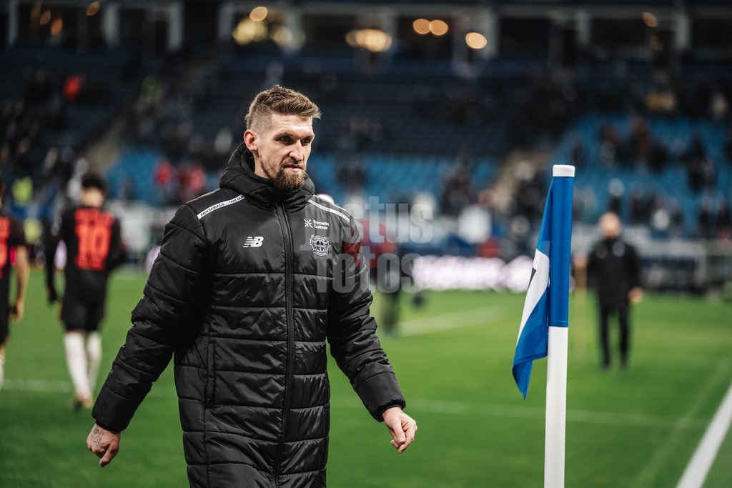 Fußball | Männer | Saison 2025/2026 | 1. Fußball-Bundesliga | 17. Spieltag | Hamburger SV vs. Bayer 04 Leverkusen | 04.03.2026 | Robert Andrich (#8, Bayer 04 Leverkusen) nach dem Abpfiff