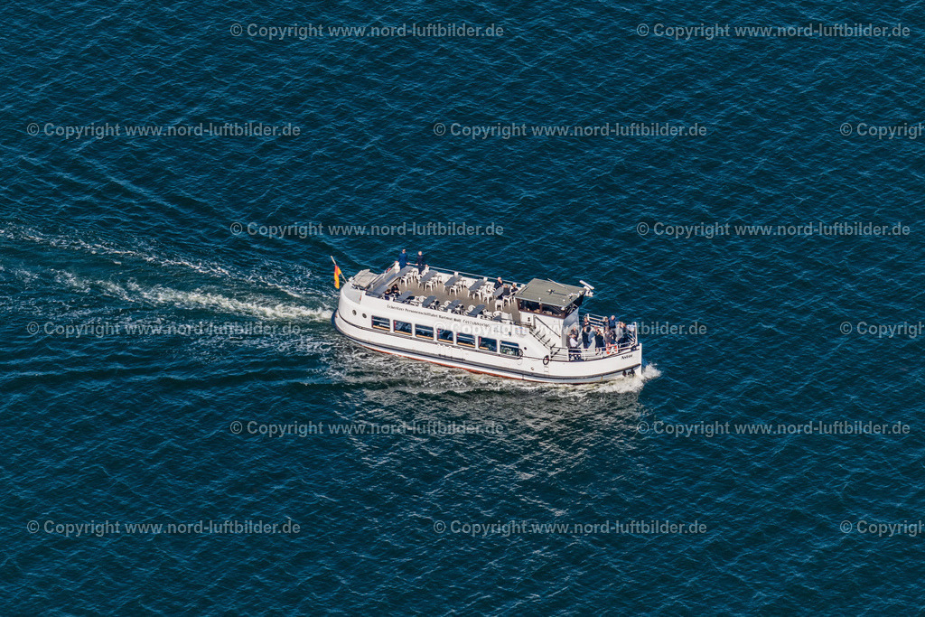 Usedom_MS_Astor_Ückeritzer_Personenschifffahrt_im_Achterwasser_ELS_5071100822 | MöNCHGUT 10.08.2022 Fahrgast- Schiff " MS Astor " auf dem Achterwasser in Peenemünde auf der Insel Usedom im Bundesland Mecklenburg-Vorpommern, Deutschland. // Passenger ship "MS Astor" on the backwaters in Peenemuende on the island of Usedom in the state Mecklenburg - Western Pomerania, Germany. Foto: Martin Elsen